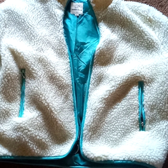 Soft but a lil rough and large - Picture 2 of 2